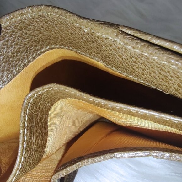 Gucci vintage belt clasp bifold compact wallet w/box EUC - Picture 9 of 10